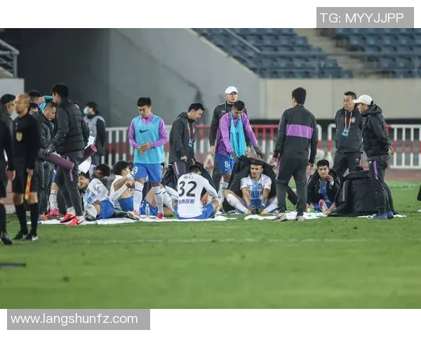 重庆足球队荣登足球节奏排行榜第十名引发热议与期待 重庆足球队荣登足球节奏排行榜第十名引发热议与期待