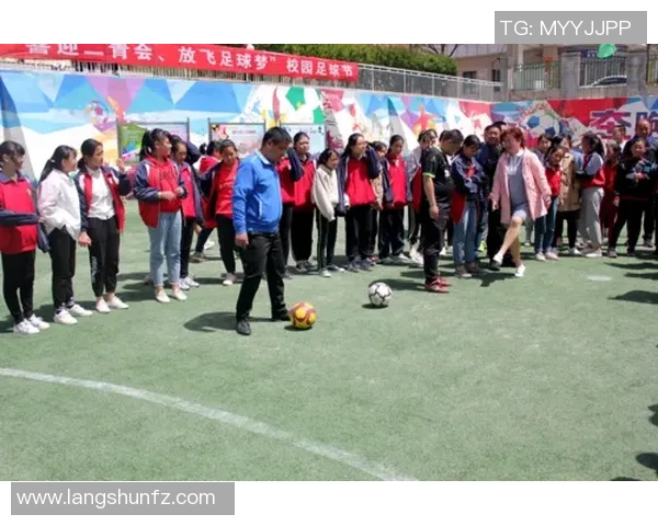 曹大师深度剖析足球明星现象背后的社会问题与文化影响