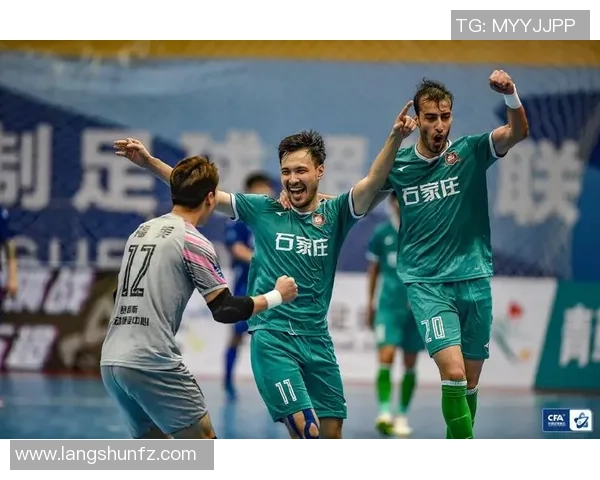 武汉足球队强势领跑联赛积分榜72分领先其他球队争夺冠军